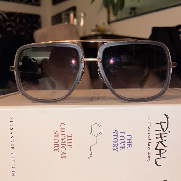 *Dita* Grey // Rose Gold Mach One - Picture 6 of 6